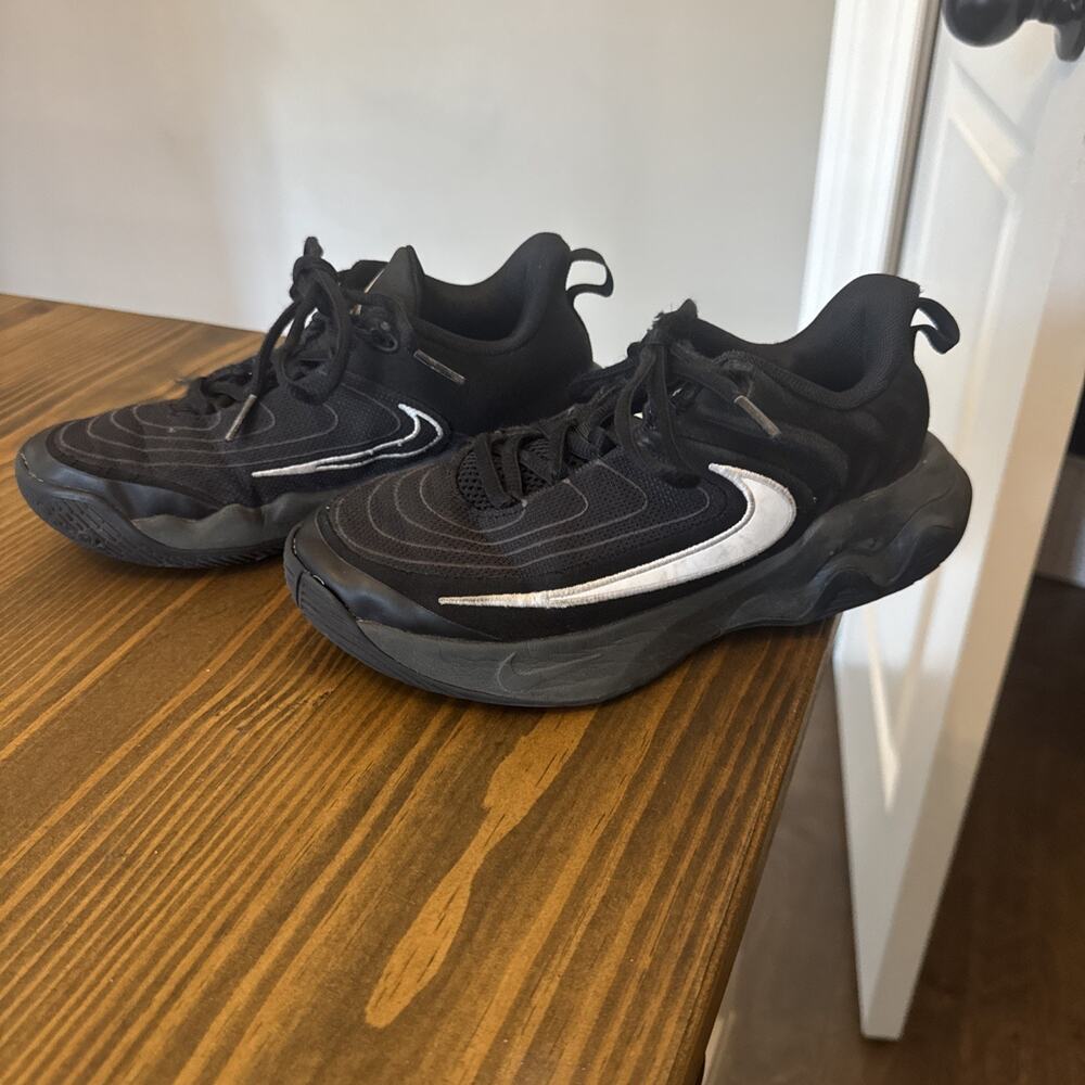 Boys Nike Giannis Immortality 4 Black White GS Shoe Size 3Y
